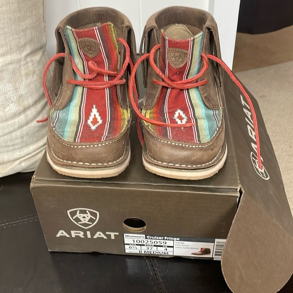 Ariat slip on low top woman’s size 6.5 Cruiser Fringe - Picture 1 of 9